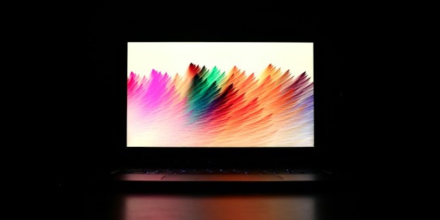 Монитор с OLED-матрицей: идеальный чёрный и насыщенные цвета